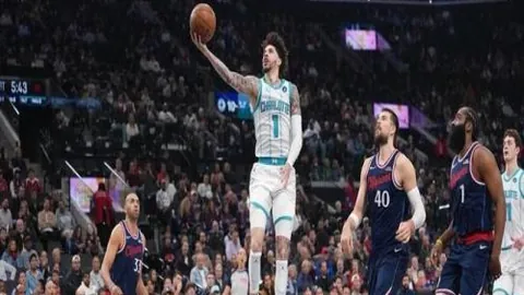 掘金残阵逆袭，穆雷三分绝杀约基奇，湖人连败终结！