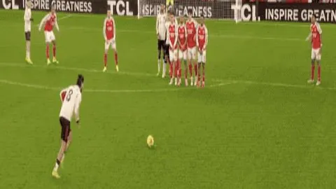 “费耶诺德战神：征服圣西罗劲敌米兰，荣耀归你！”